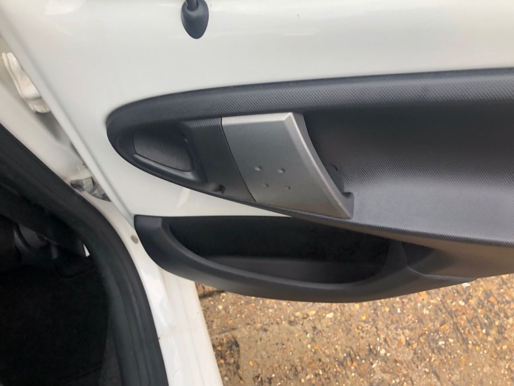 Used Toyota AYGO 2013 for sale - 76631808: Photo 26