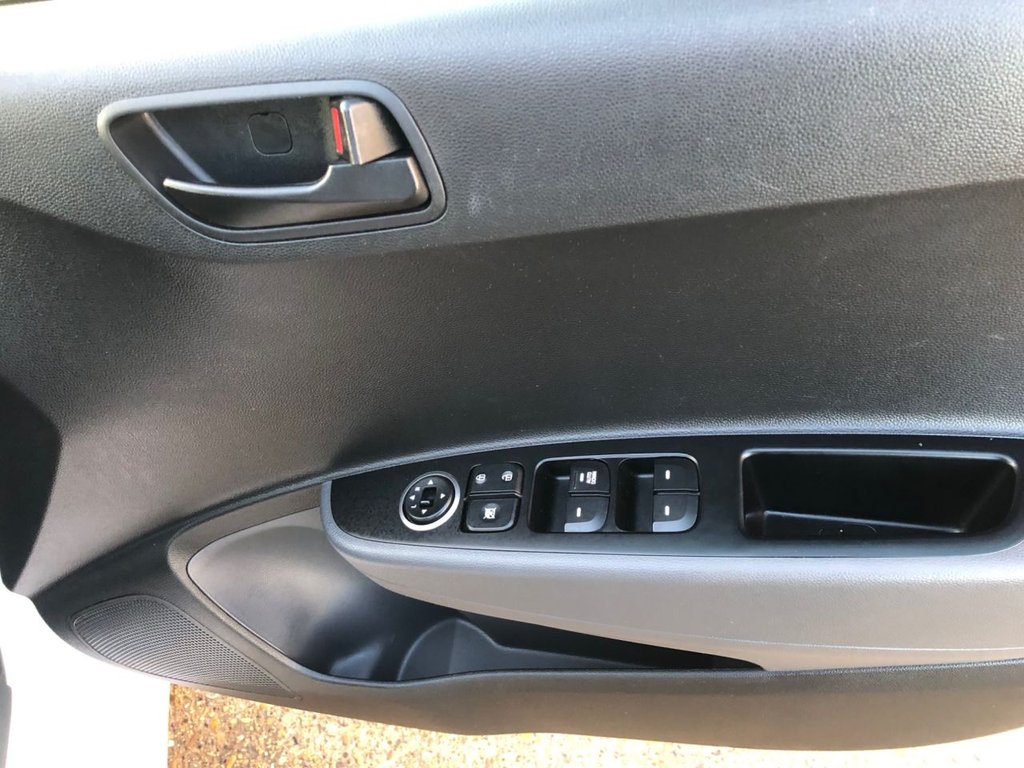 Used Hyundai i10 2018 for sale - 76900512: Photo 21