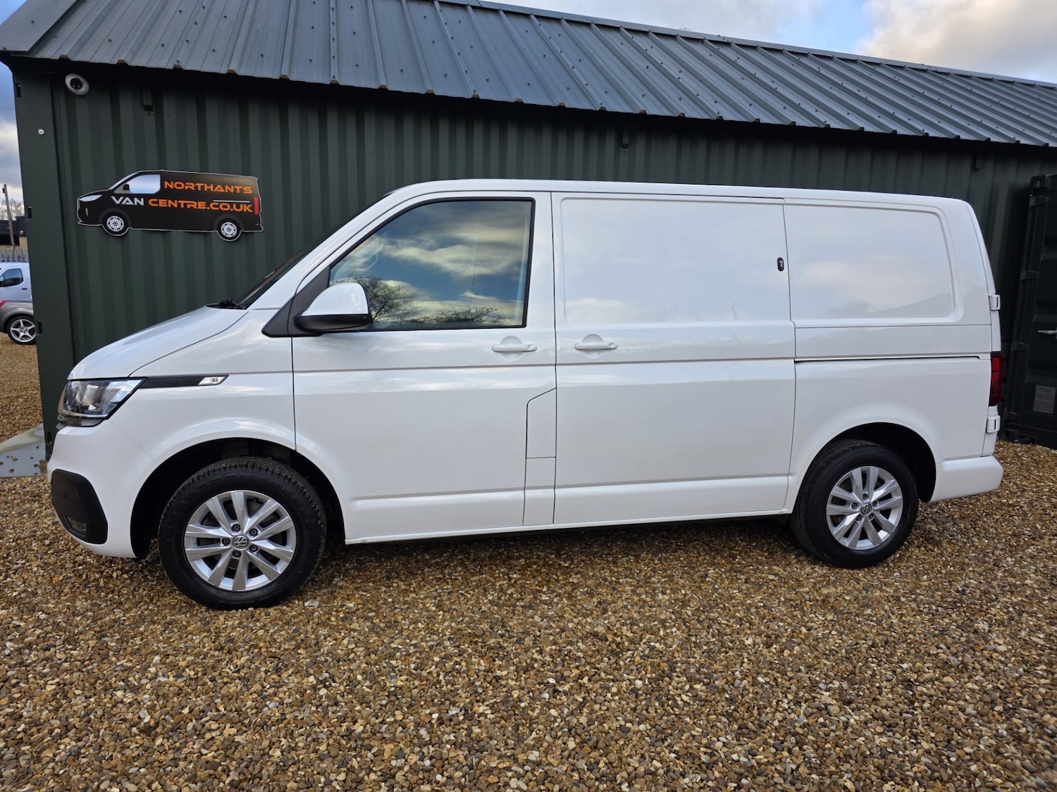 Used Volkswagen Transporter 2024 for sale - 76612195: Photo 3