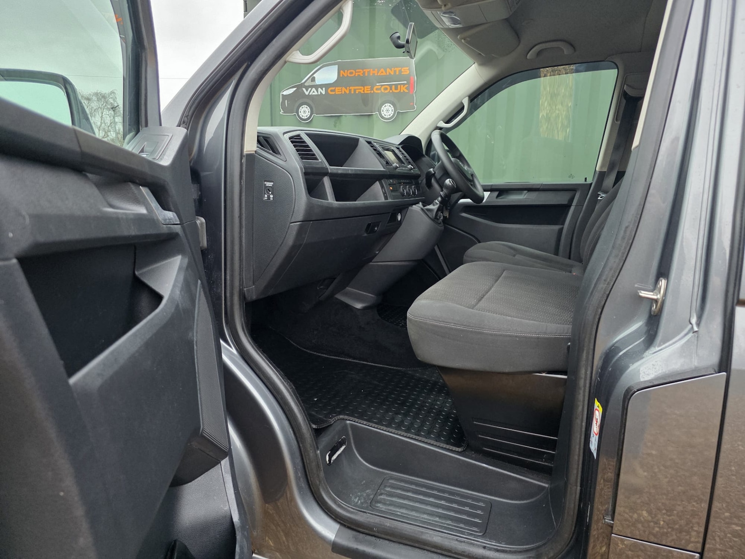 Used Volkswagen Transporter Shuttle 2017 for sale - 76626674: Photo 16