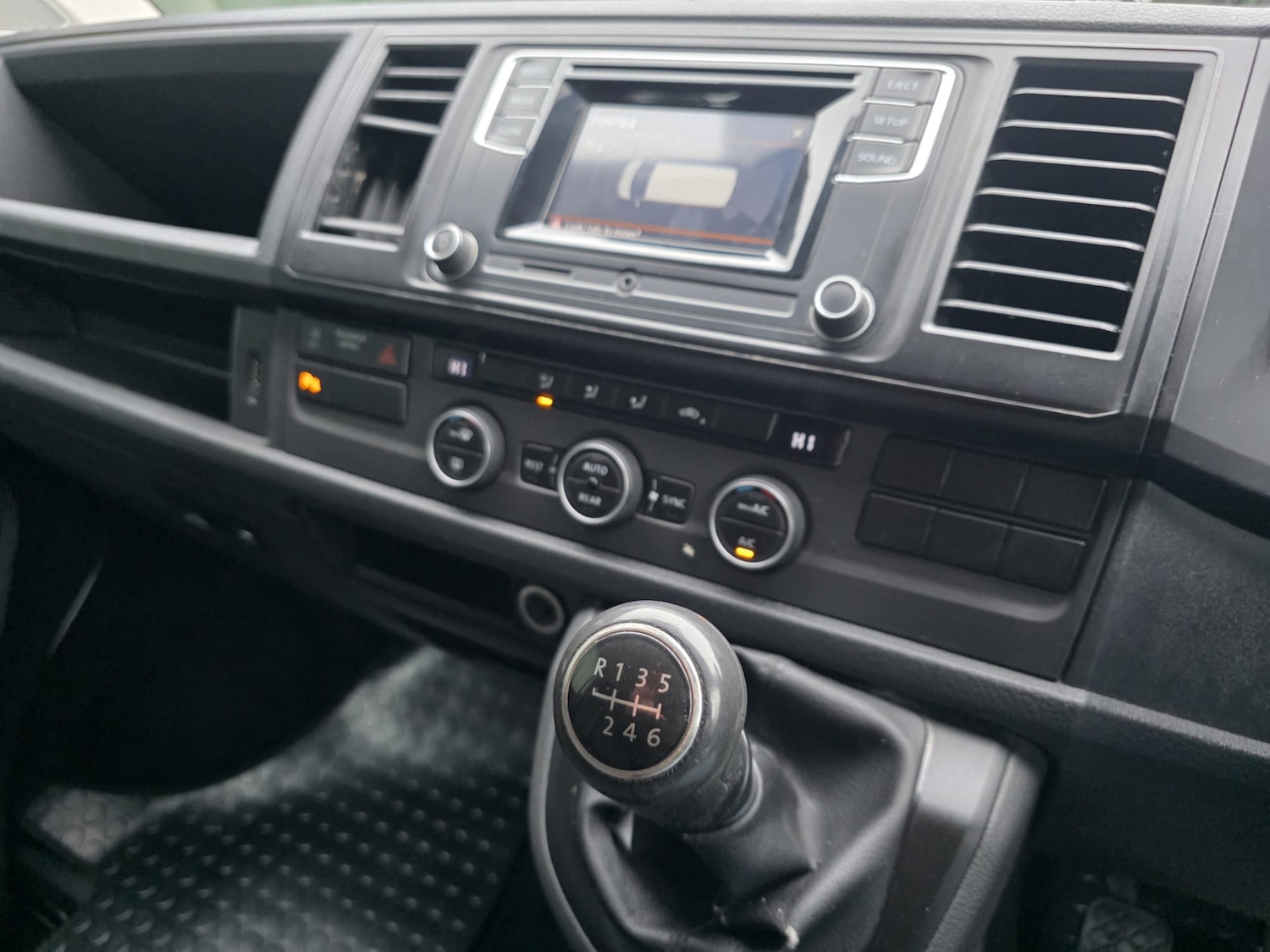 Used Volkswagen Transporter Shuttle 2017 for sale - 76626674: Photo 18