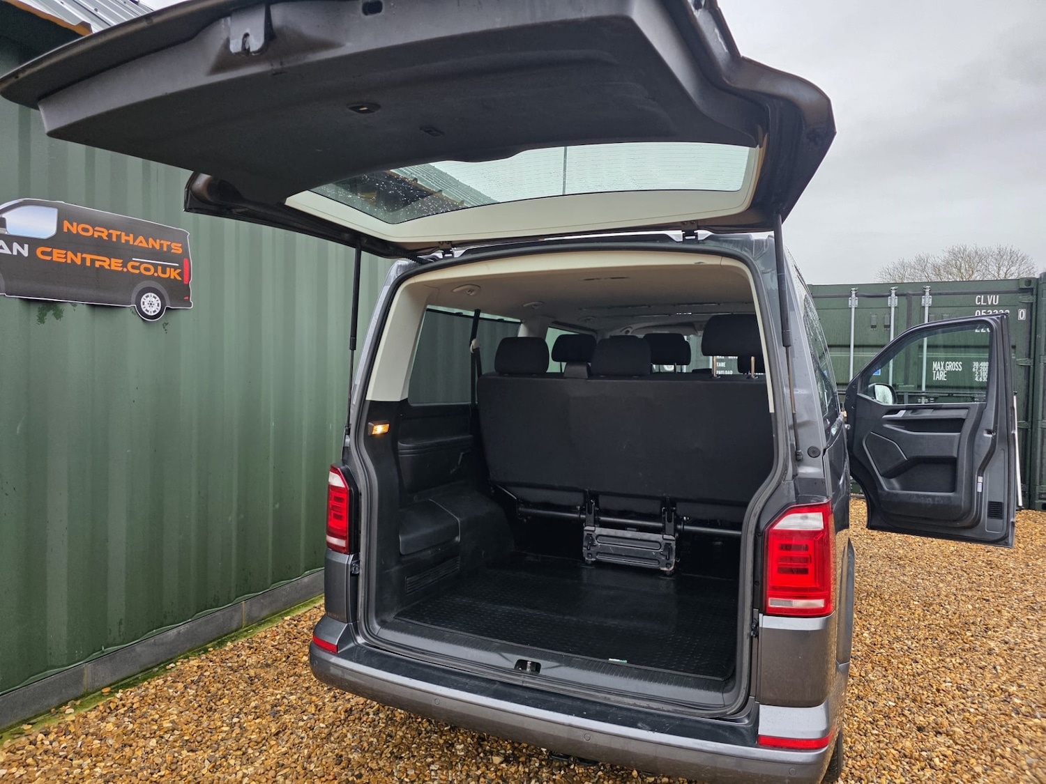 Used Volkswagen Transporter Shuttle 2017 for sale - 76626674: Photo 9