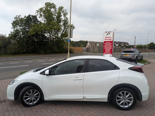 Used Honda Civic 2016 for sale - 76090050: Photo 4