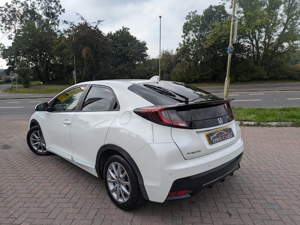 Used Honda Civic 2016 for sale - 76090050: Photo 5