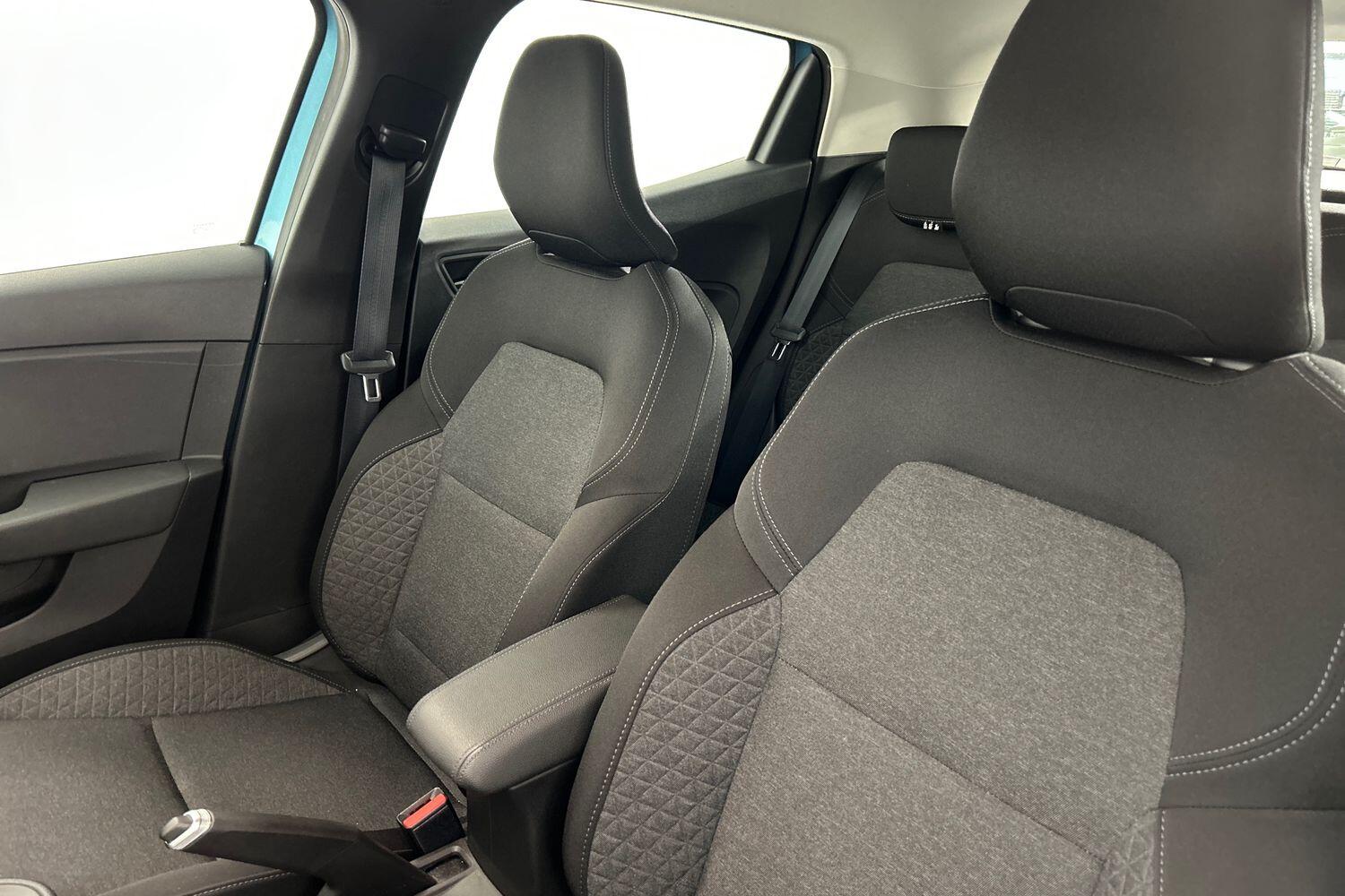 Used Renault Clio 2021 for sale - 76032206: Photo 16