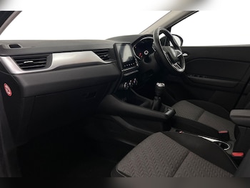 Used Renault Captur 2021 for sale - 76136479: Photo 2