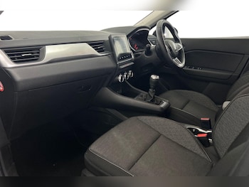 Used Renault Captur 2022 for sale - 75928580: Photo 2