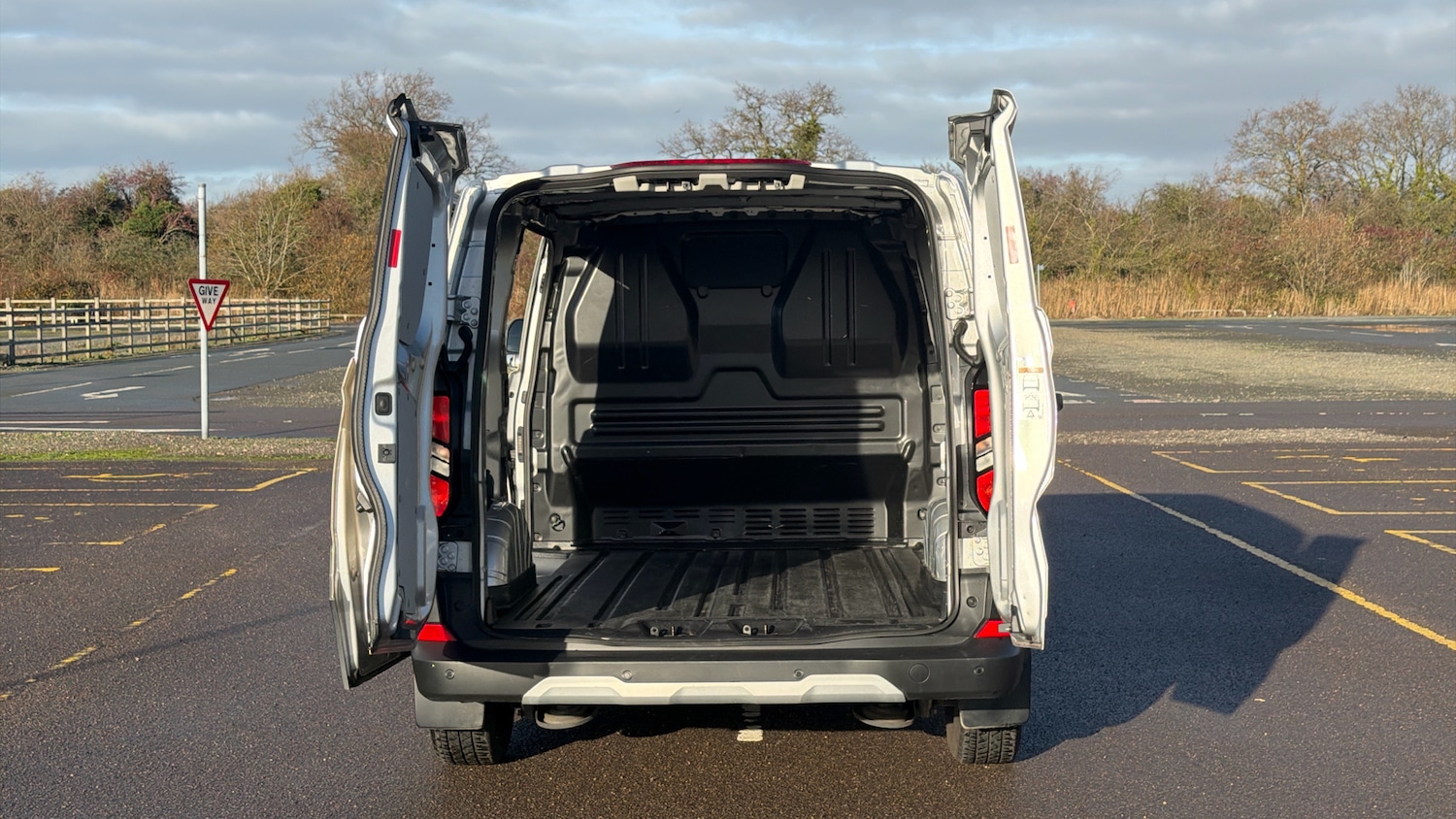 Used Ford Transit Custom 2025 for sale - 77272138: Photo 3