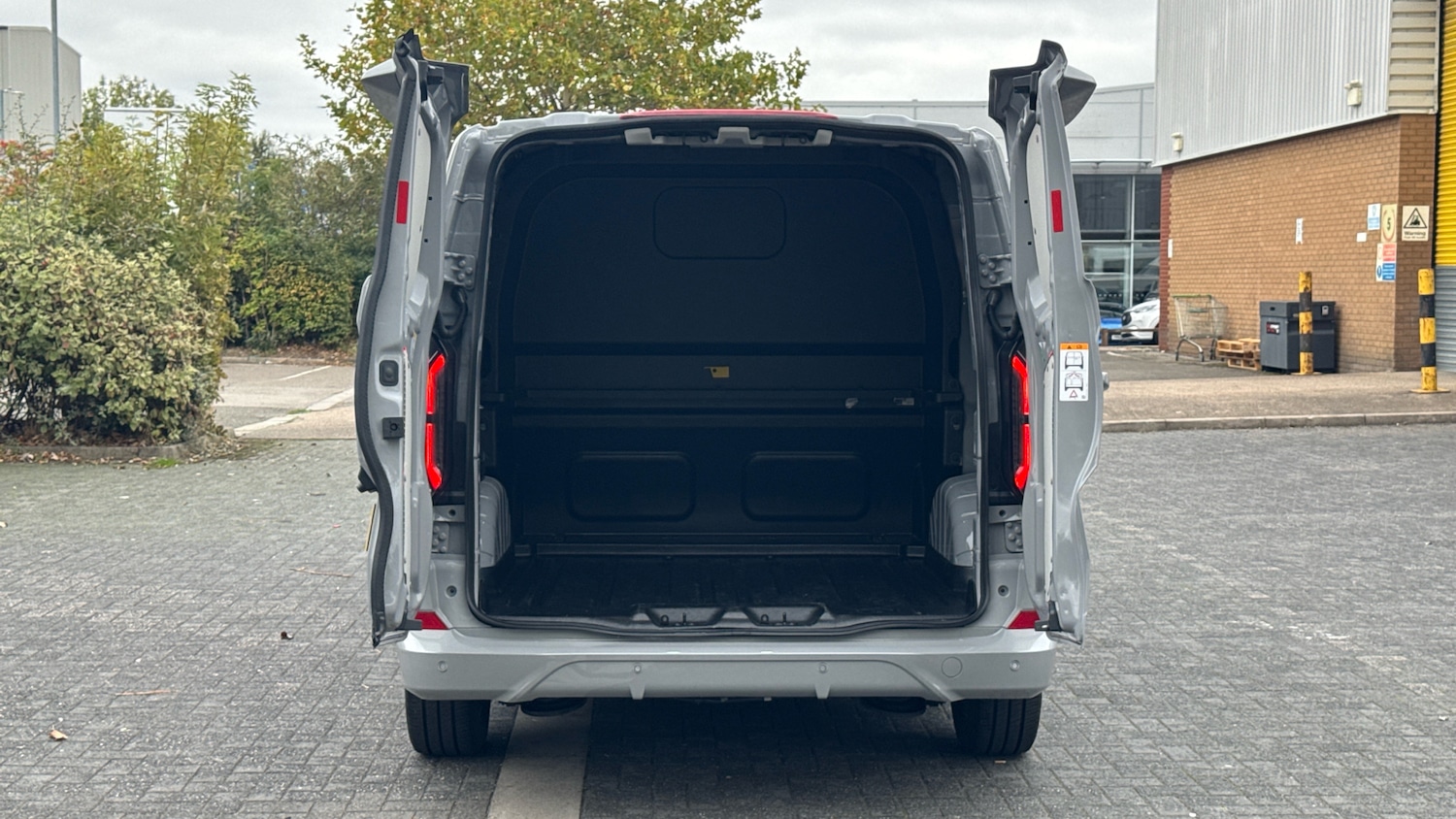 Used Ford Transit Custom 2024 for sale - 76387133: Photo 3