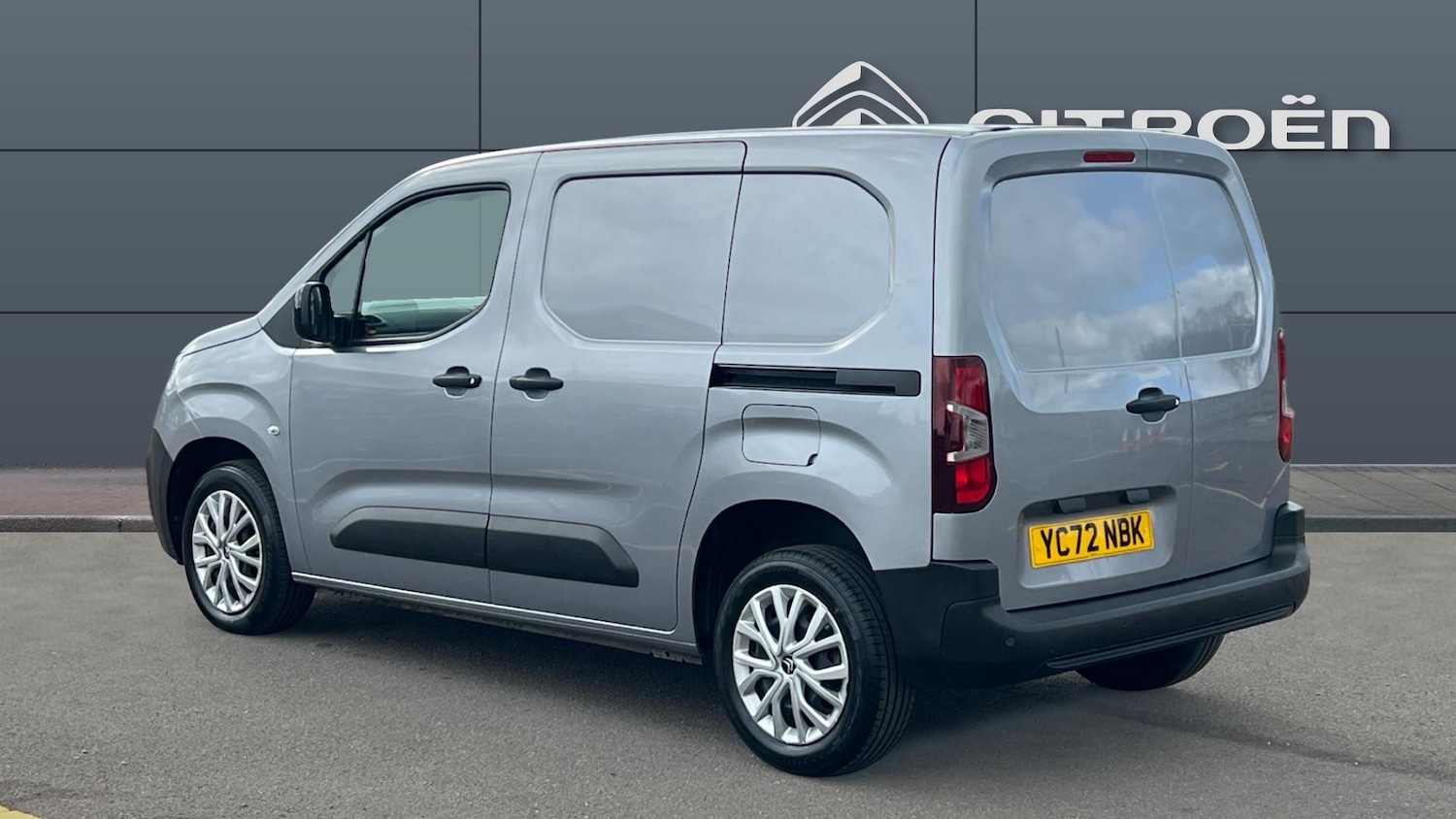 Used Citroen Berlingo 2022 for sale - 77830402: Photo 2