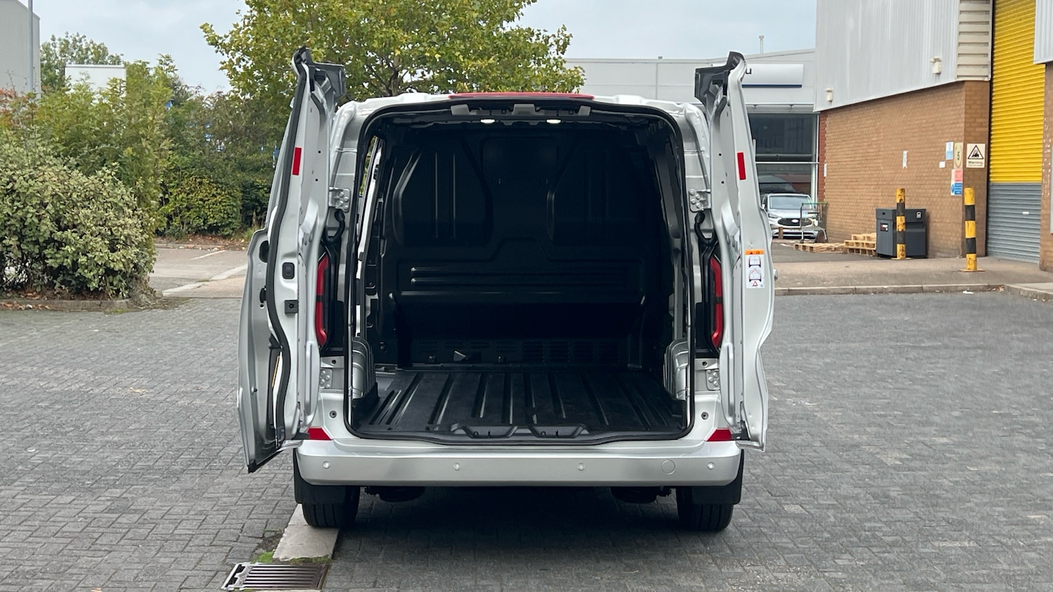 Used Ford Transit Custom 2025 for sale - 76372291: Photo 3