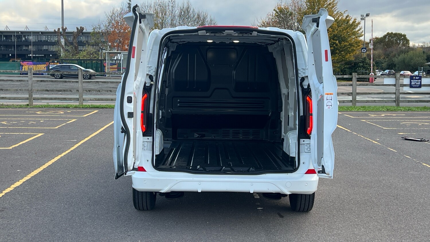 Used Ford Transit Custom 2024 for sale - 76517899: Photo 3