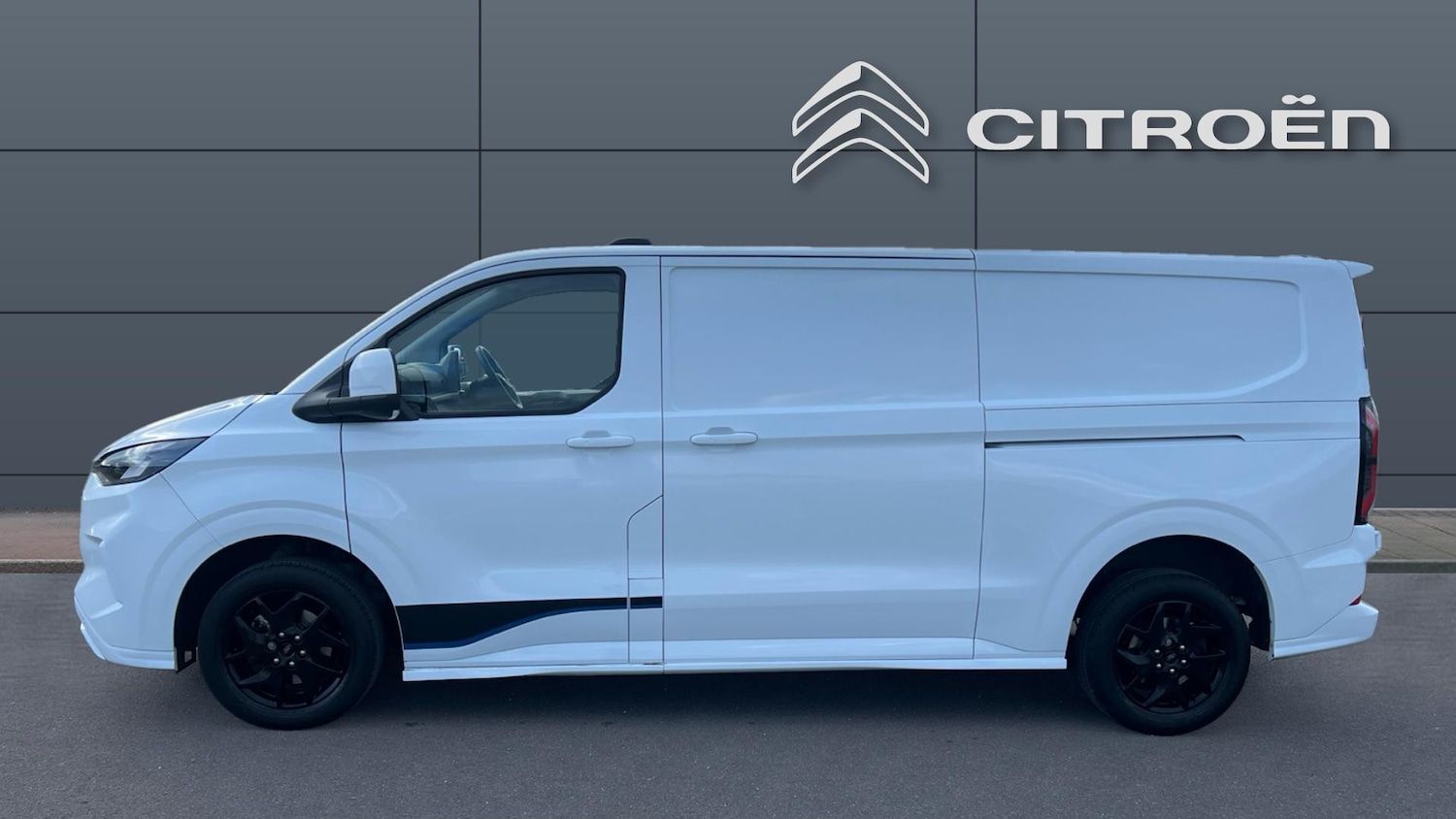 Used Ford Transit Custom 2024 for sale - 76517899: Photo 4