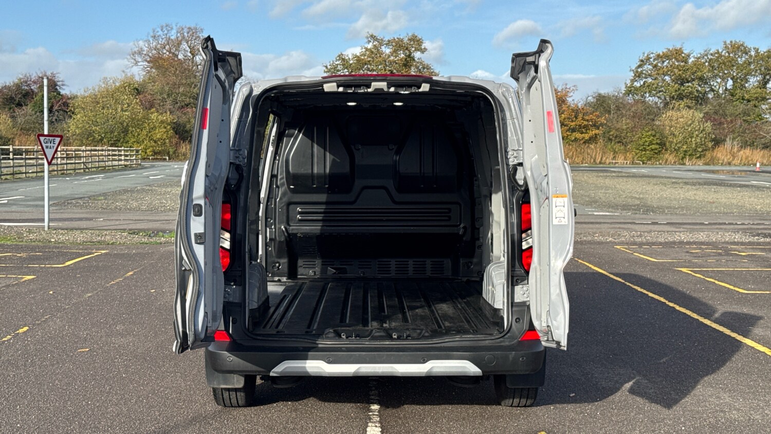 Used Ford Transit Custom 2025 for sale - 76576514: Photo 3