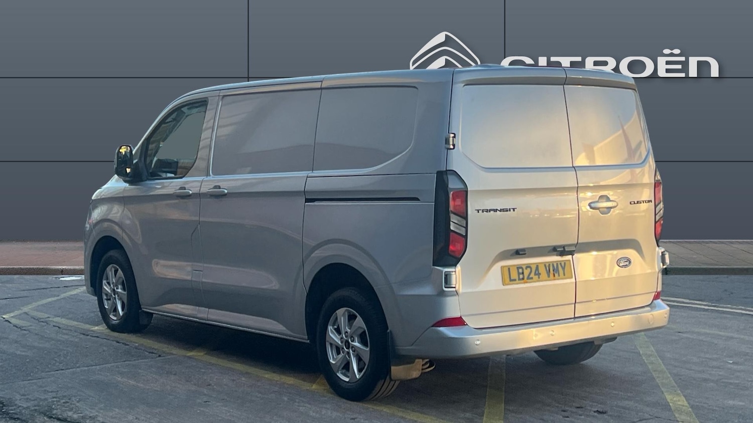 Used Ford Transit Custom 2024 for sale - 77272146: Photo 2