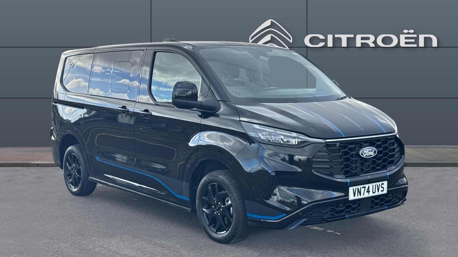 Used Ford Transit Custom 2024 for sale - 76437015: Photo 1