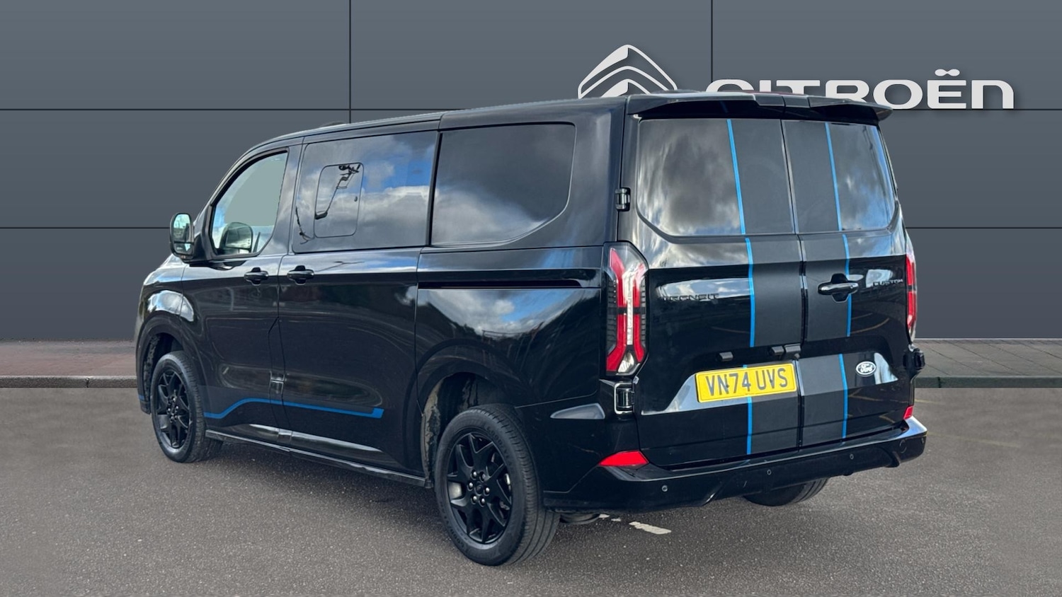 Used Ford Transit Custom 2024 for sale - 76437015: Photo 2