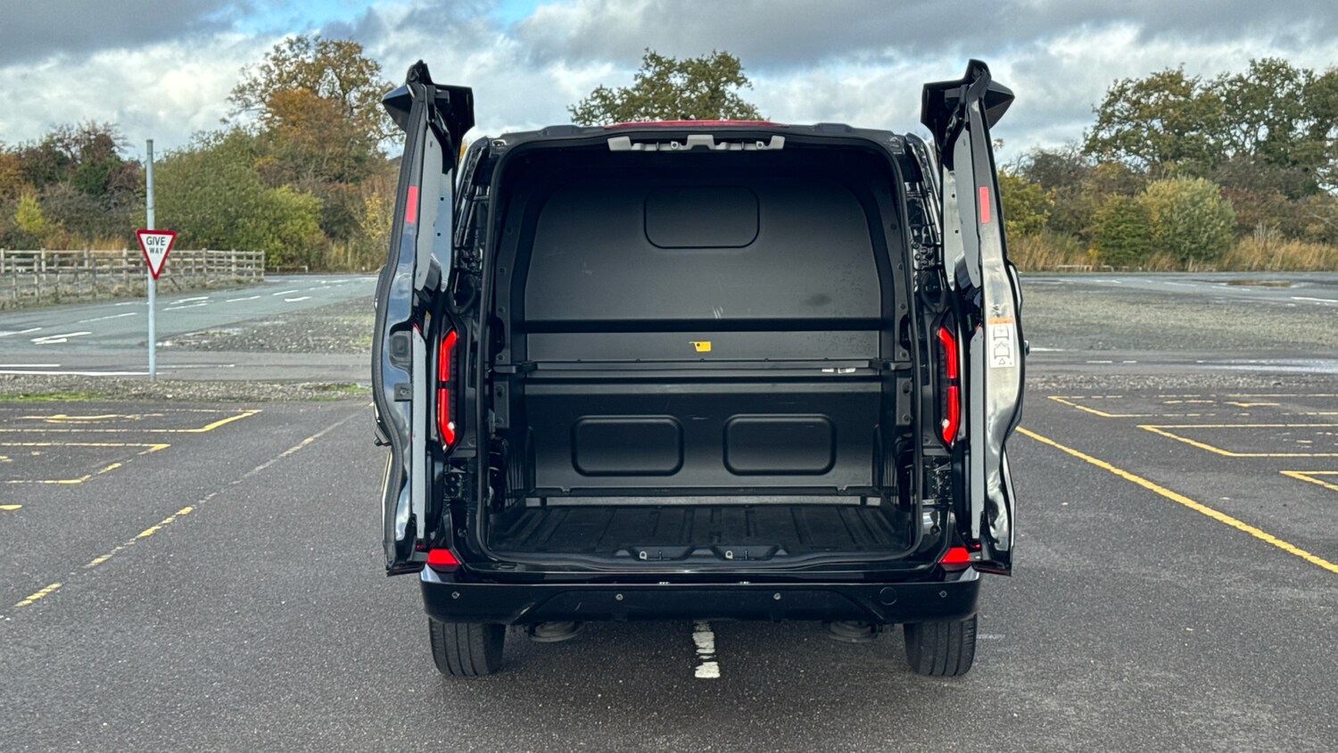 Used Ford Transit Custom 2024 for sale - 76437015: Photo 3