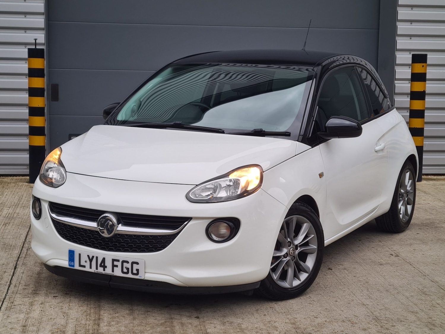 Used Vauxhall ADAM 2014 for sale - 76547455: Photo 2