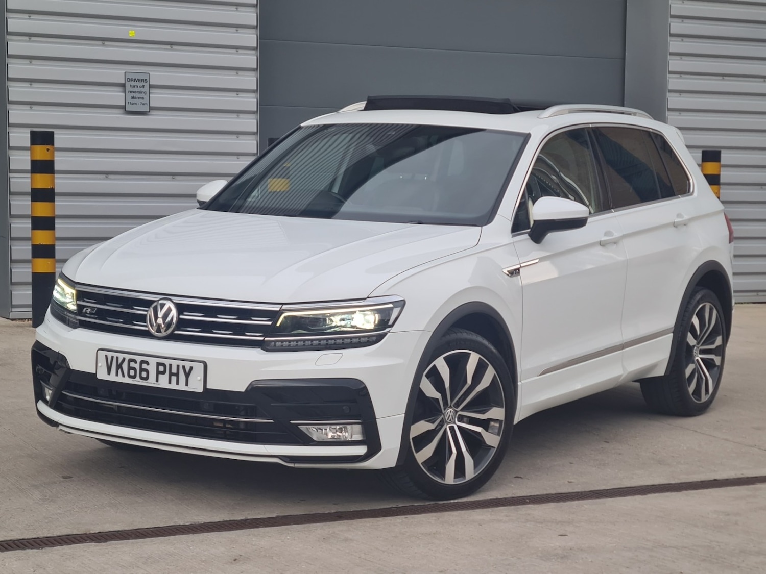 Used Volkswagen Tiguan 2016 for sale - 76156883: Photo 2