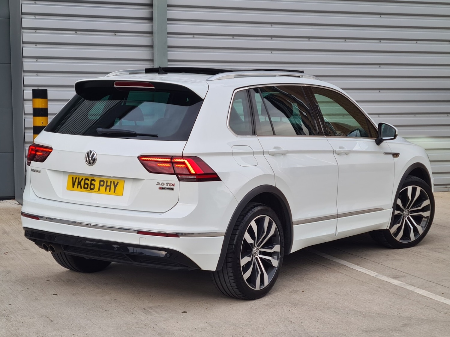 Used Volkswagen Tiguan 2016 for sale - 76156883: Photo 3