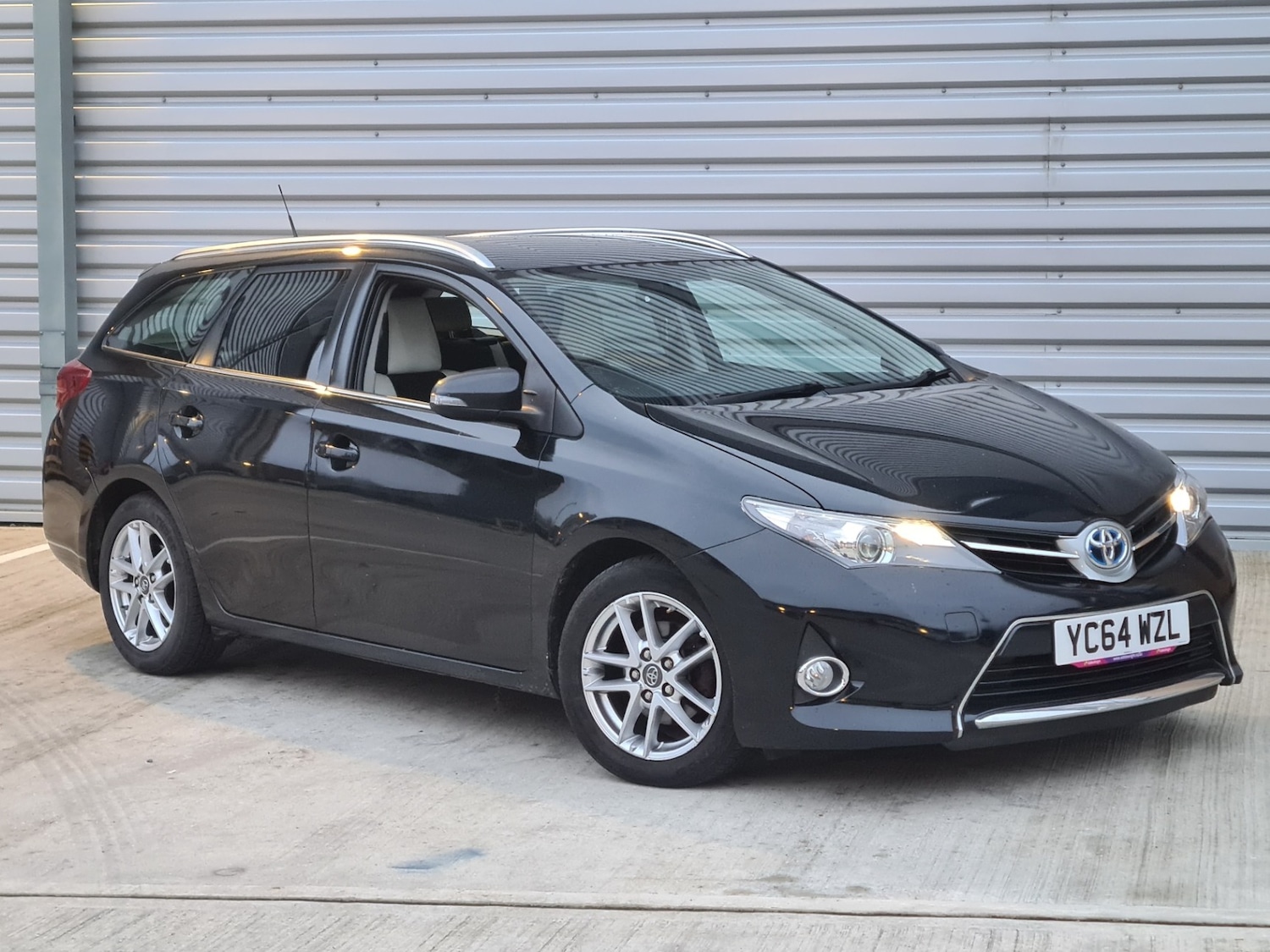 Used Toyota Auris 2014 for sale - 76643823: Photo 1