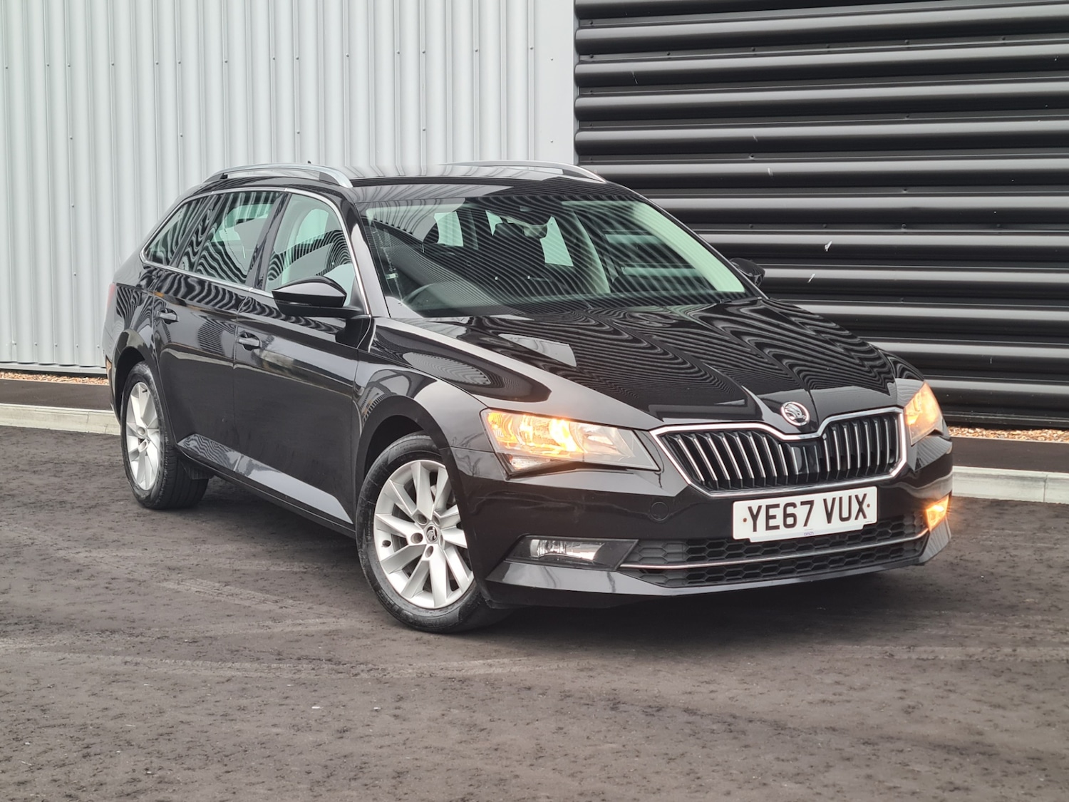 Used Skoda Superb 2017 for sale - 77906311: Photo 2