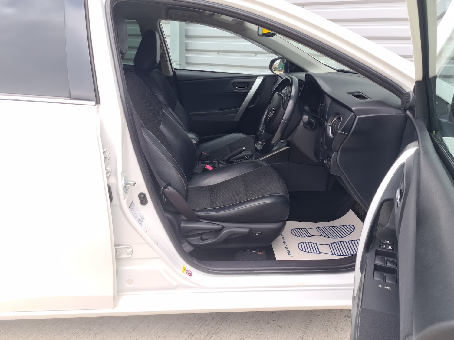 Used Toyota Auris 2014 for sale - 76237517: Photo 7