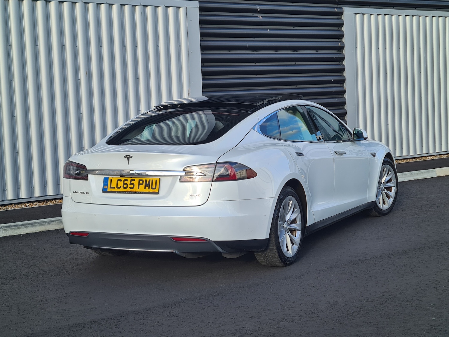 Used Tesla Model S 2015 for sale - 77704210: Photo 2