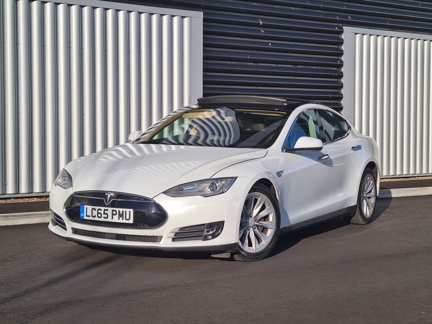 Used Tesla Model S 2015 for sale - 77704210: Photo 4