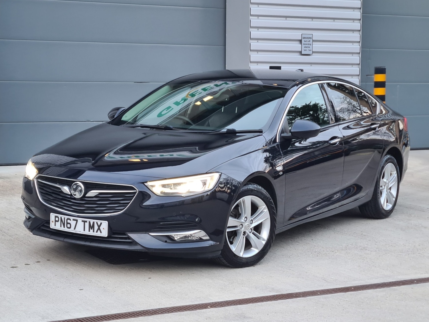 Used Vauxhall Insignia 2017 for sale - 76471422: Photo 1