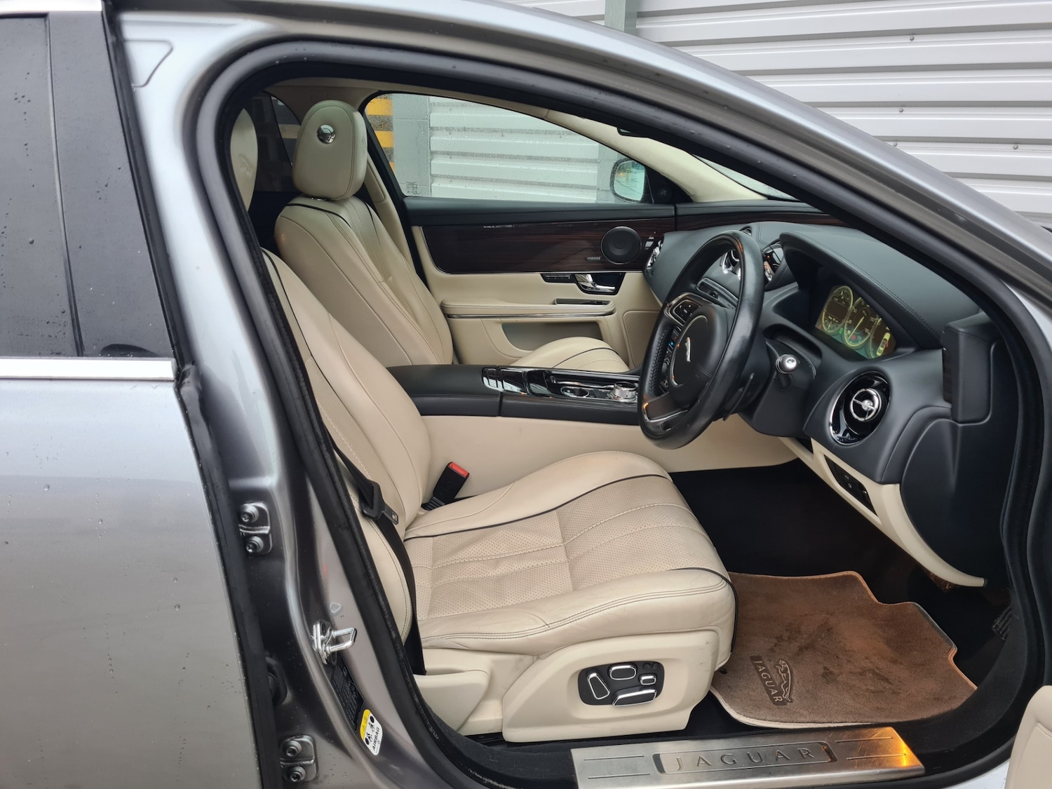 Used Jaguar XJ 2013 for sale - 77130552: Photo 6