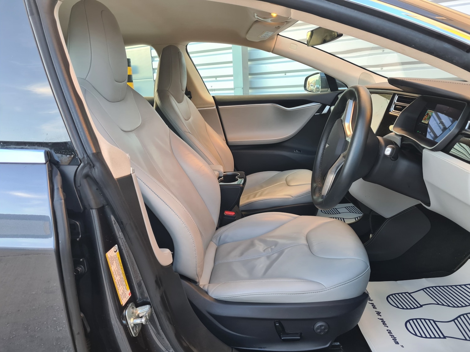 Used Tesla Model S 2015 for sale - 76643843: Photo 5