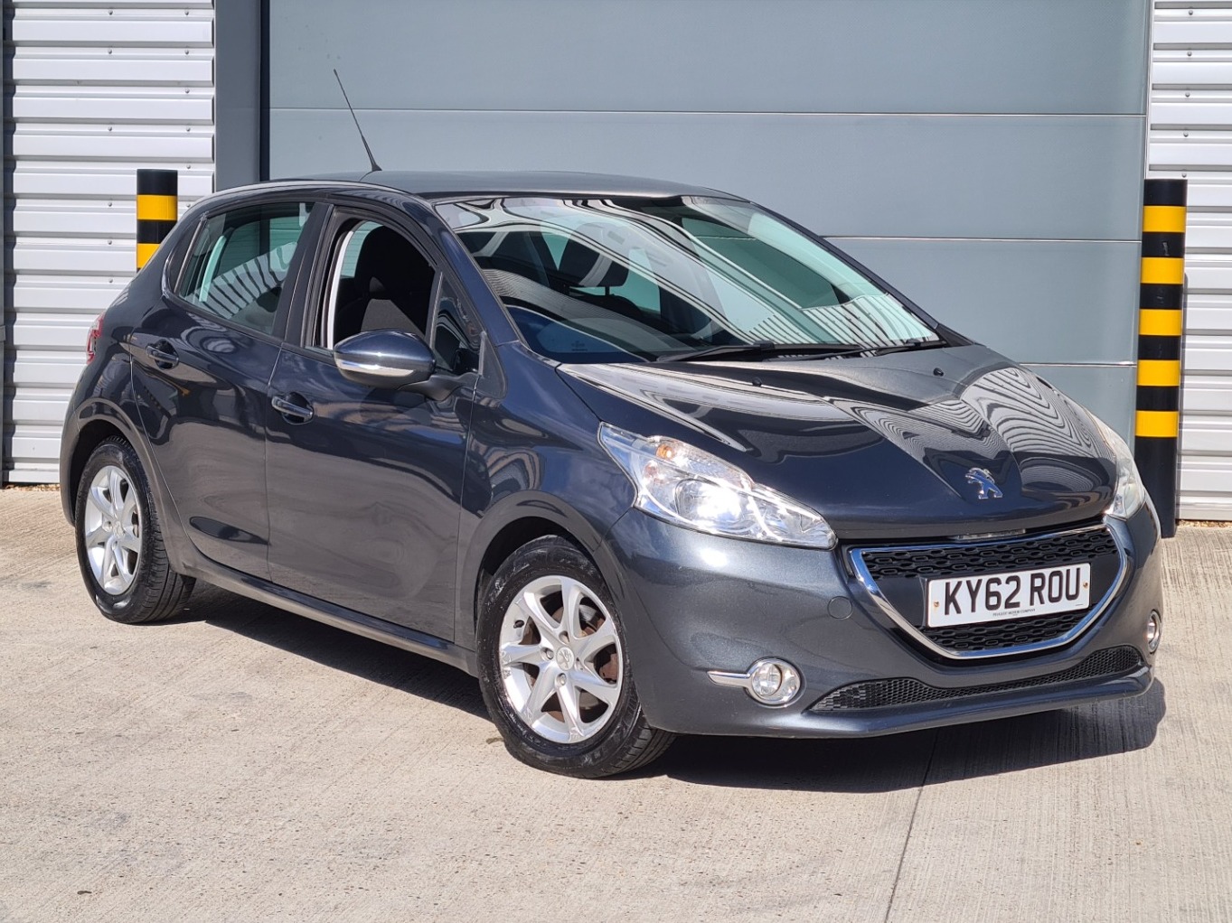 Used Peugeot 208 2012 for sale - 76120535: Photo 1