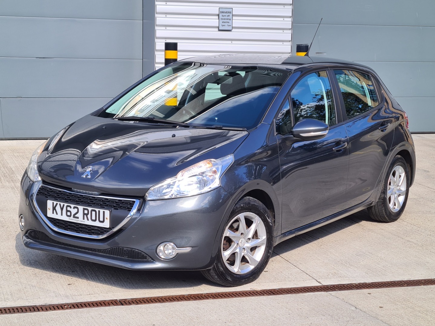 Used Peugeot 208 2012 for sale - 76120535: Photo 2