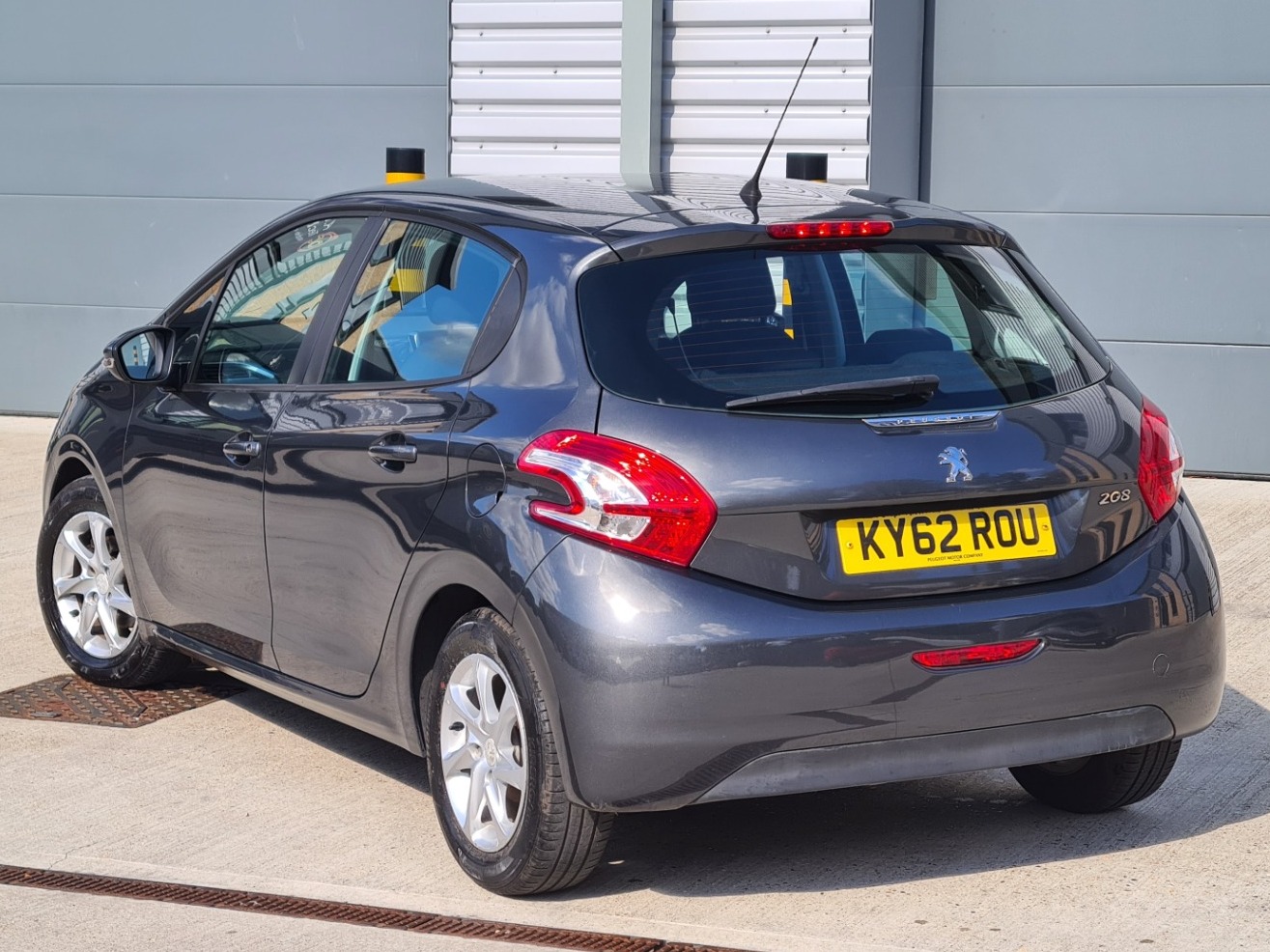 Used Peugeot 208 2012 for sale - 76120535: Photo 3