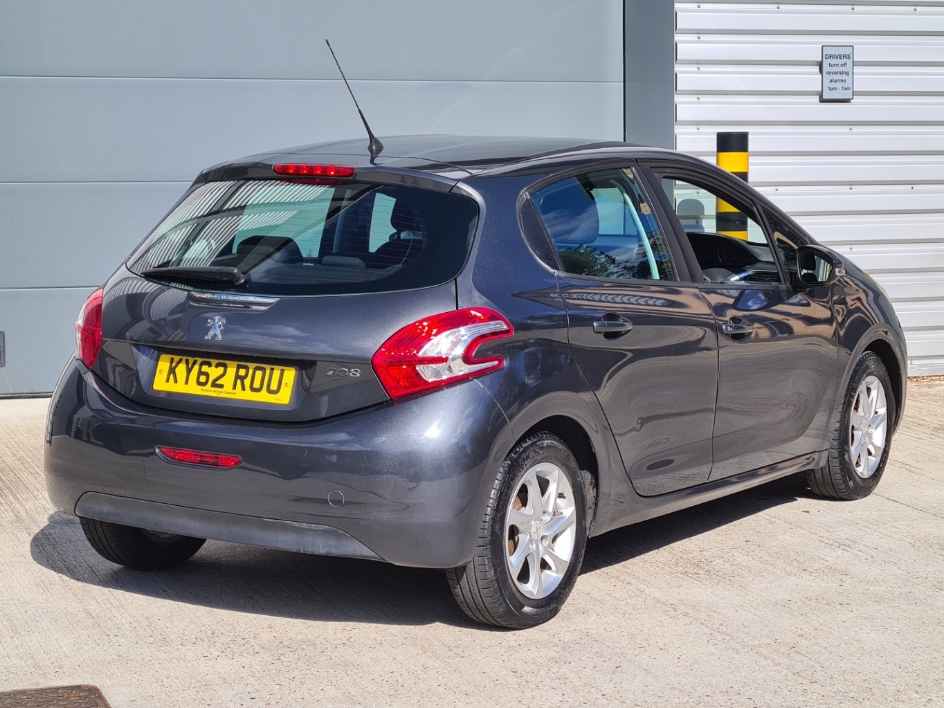 Used Peugeot 208 2012 for sale - 76120535: Photo 4