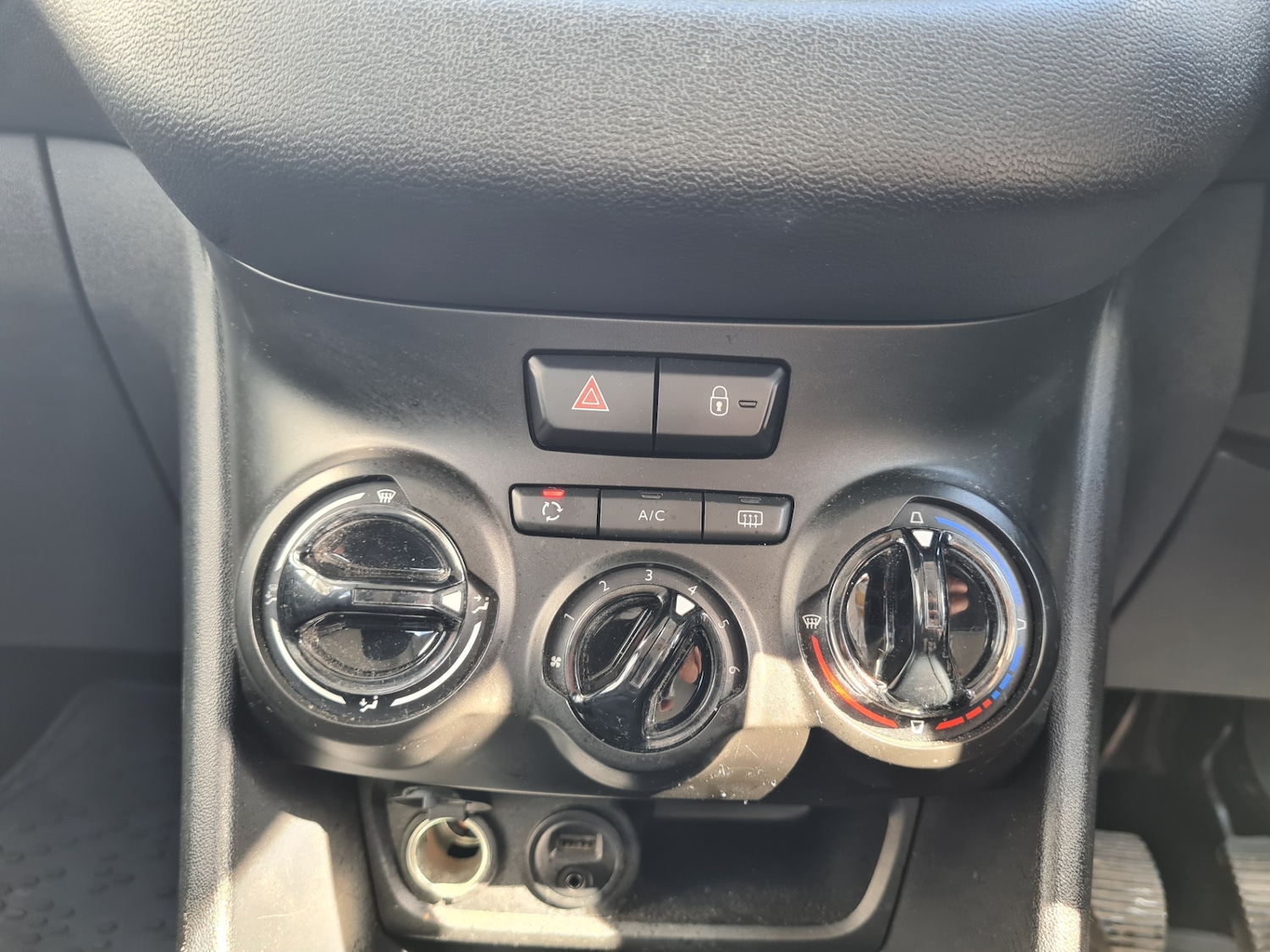 Used Peugeot 208 2012 for sale - 76120535: Photo 9