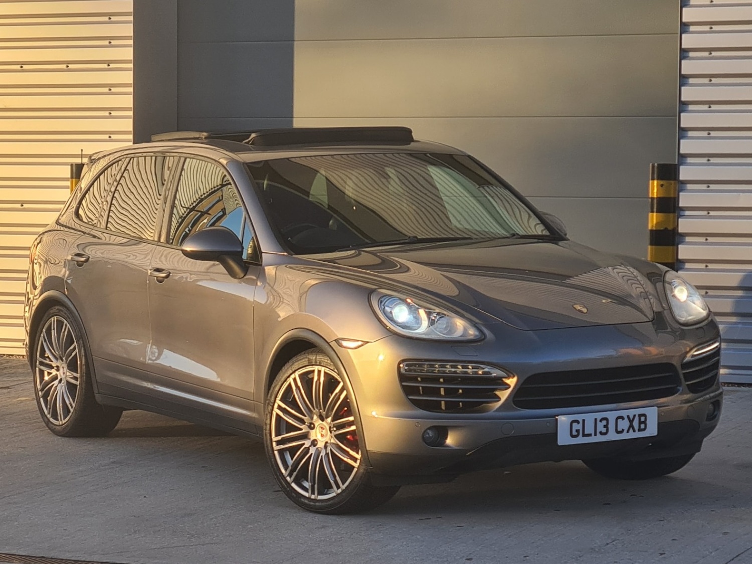 Used Porsche Cayenne 2013 for sale - 76446085: Photo 2