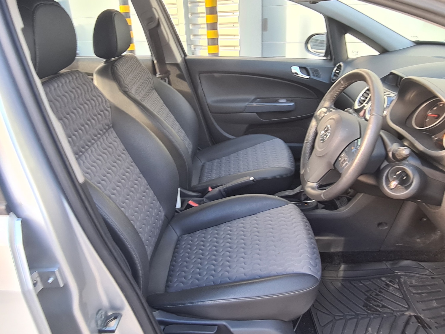 Used Vauxhall Corsa 2012 for sale - 76472067: Photo 5