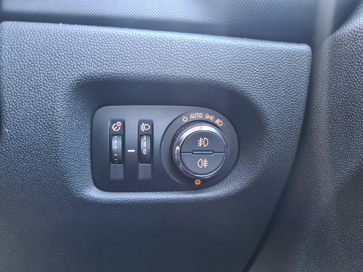 Used Vauxhall Corsa 2012 for sale - 76472067: Photo 9