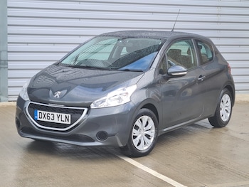 Used Peugeot 208 2013 for sale - 75948808: Photo