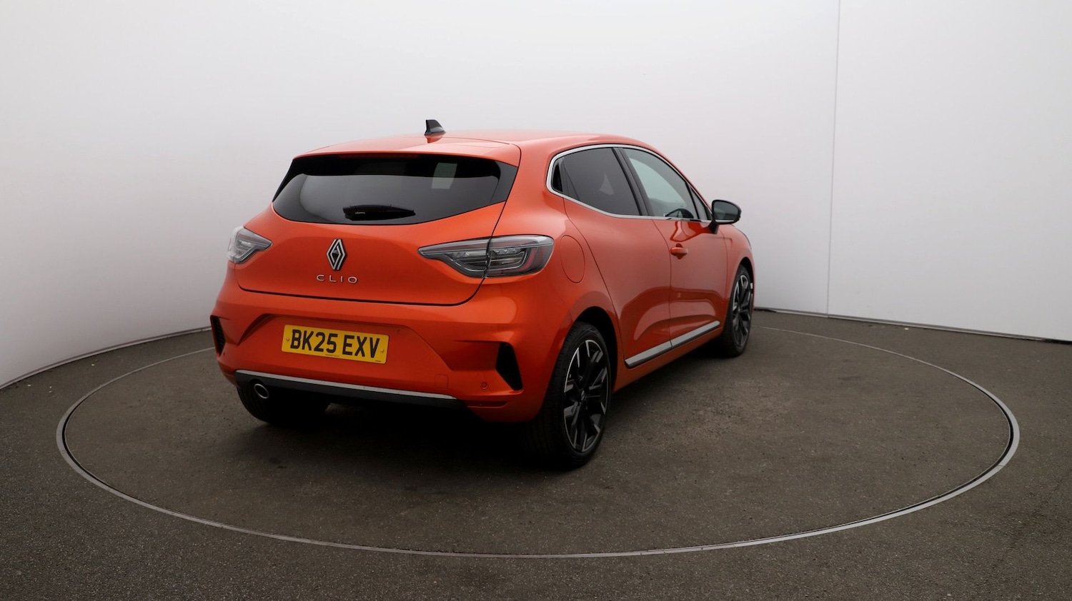 Used Renault Clio for sale - 76811216: Photo 46