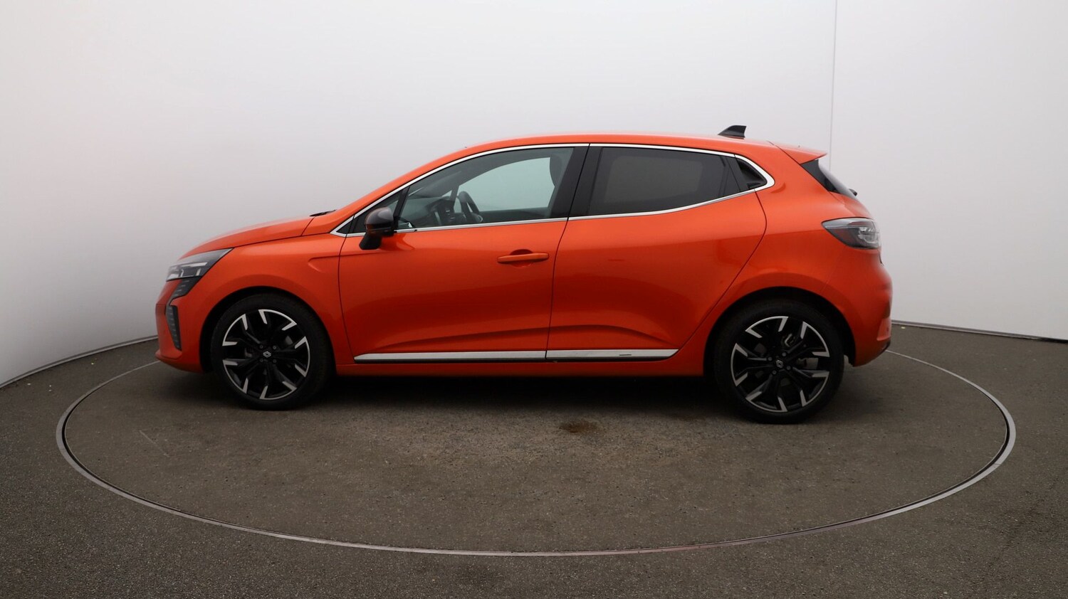 Used Renault Clio for sale - 76811216: Photo 55