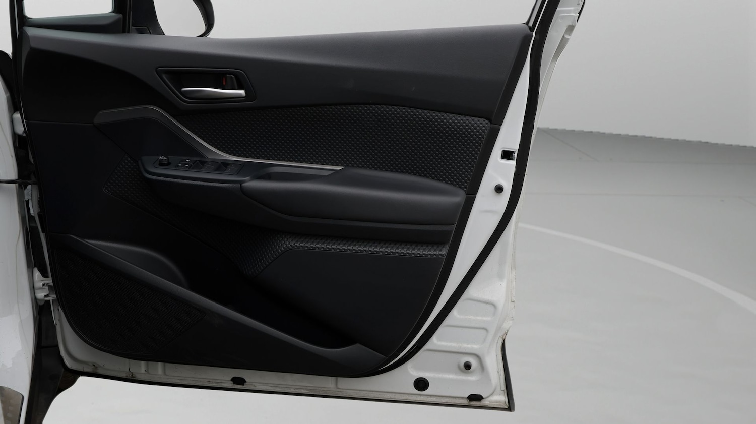 Used Toyota C-HR 2023 for sale - 77403800: Photo 15