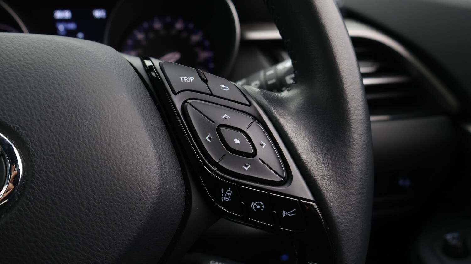 Used Toyota C-HR 2023 for sale - 77403800: Photo 25