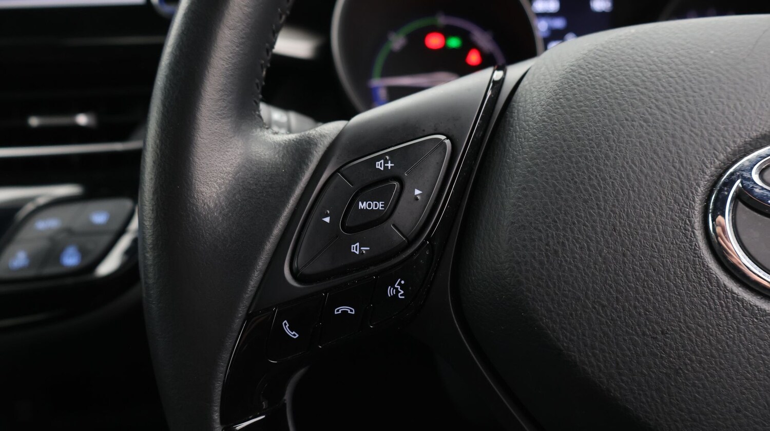 Used Toyota C-HR 2023 for sale - 77403800: Photo 26