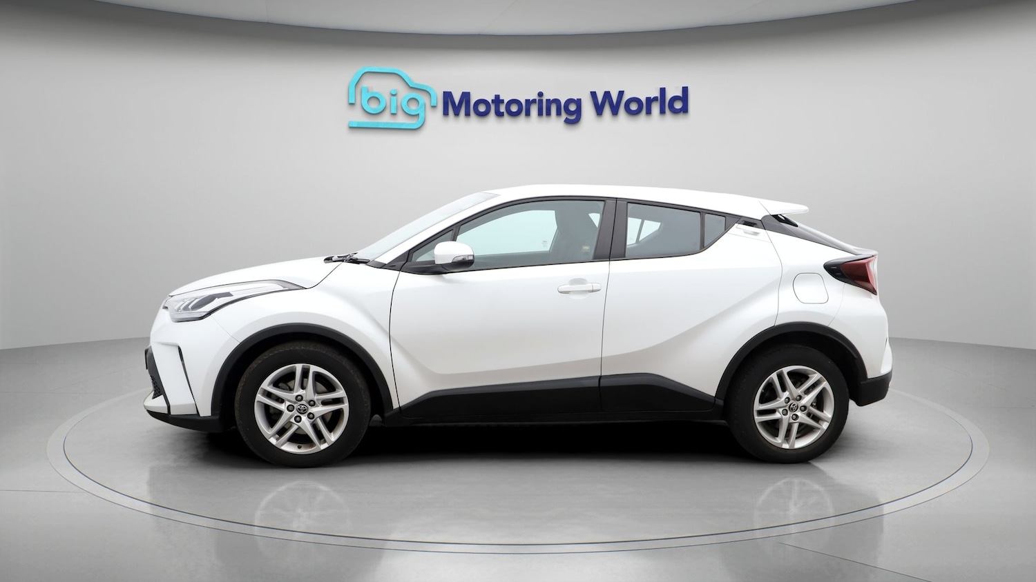 Used Toyota C-HR 2023 for sale - 77403800: Photo 4