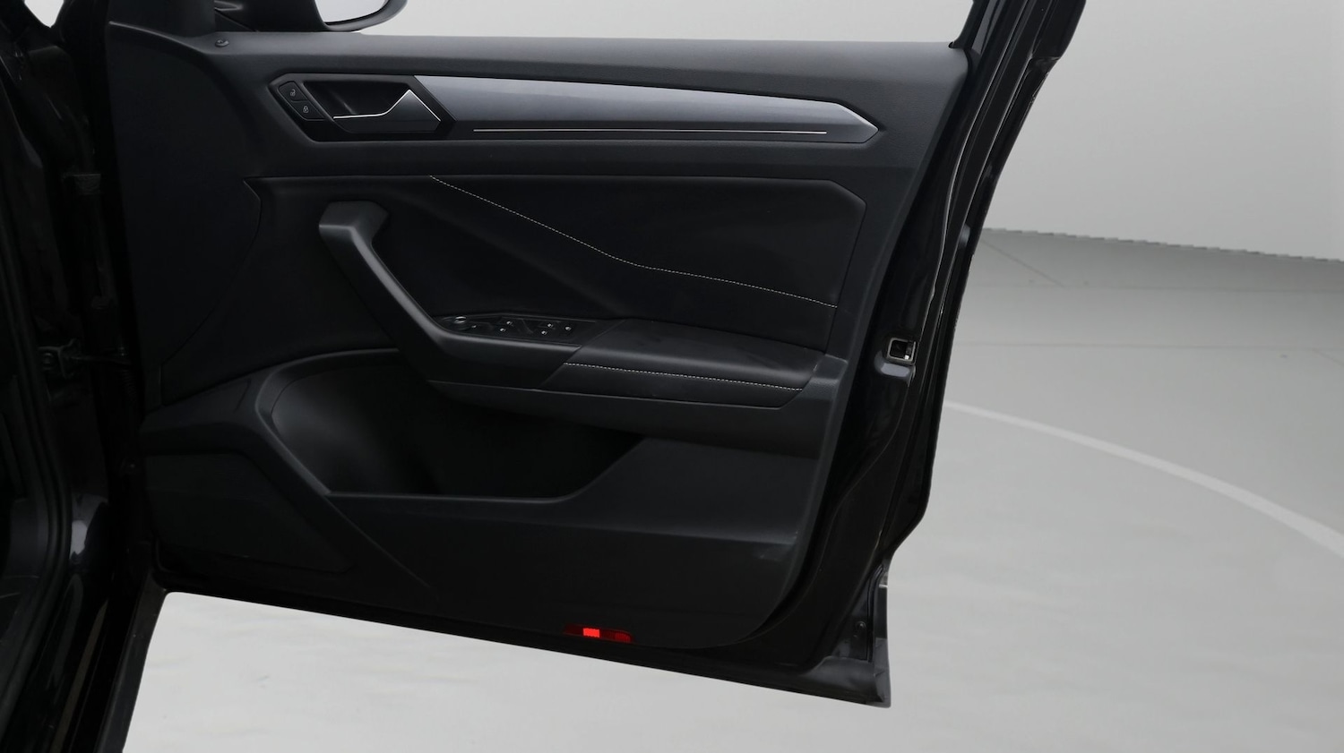 Used Volkswagen T-Roc 2024 for sale - 77616496: Photo 15