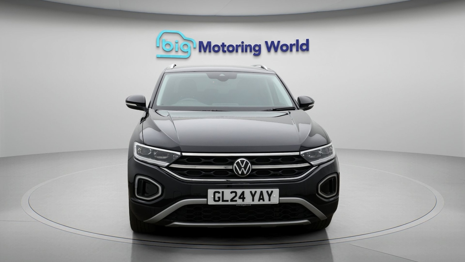Used Volkswagen T-Roc 2024 for sale - 77616496: Photo 2